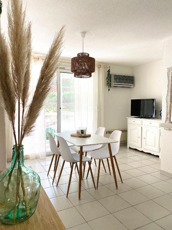 Superbe Appartement Cosy Vue Mer Pieds Dans L'Eau كافالير سور مير المظهر الخارجي الصورة