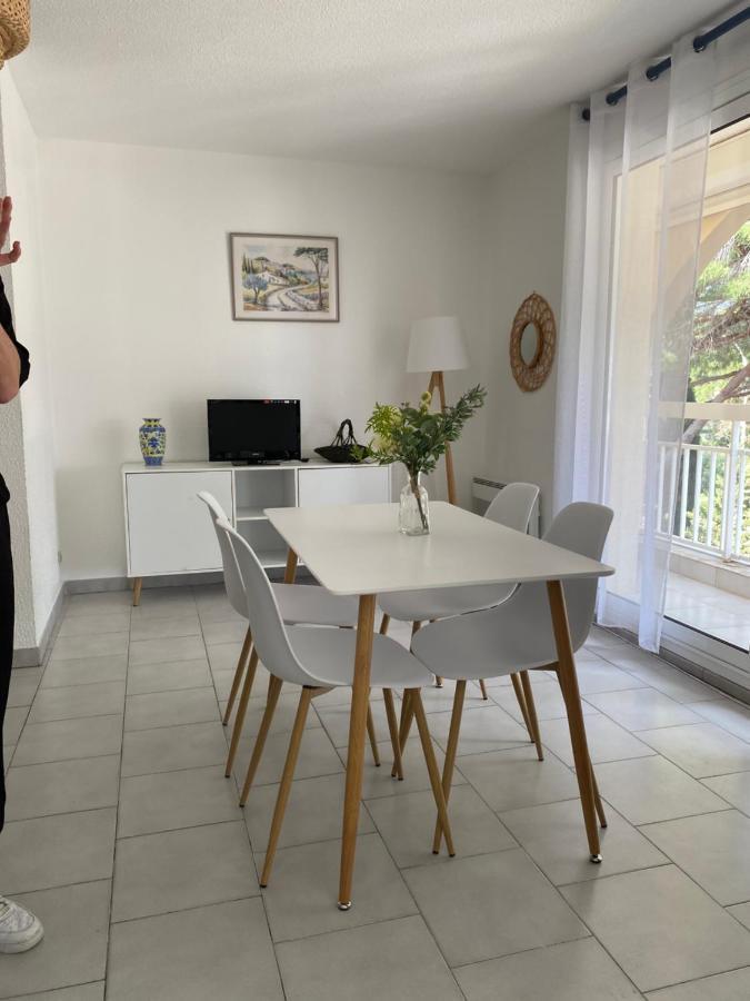 Superbe Appartement Cosy Vue Mer Pieds Dans L'Eau كافالير سور مير المظهر الخارجي الصورة