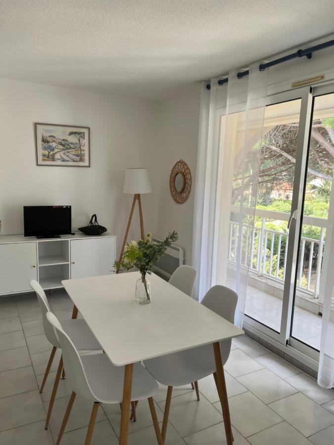Superbe Appartement Cosy Vue Mer Pieds Dans L'Eau كافالير سور مير المظهر الخارجي الصورة